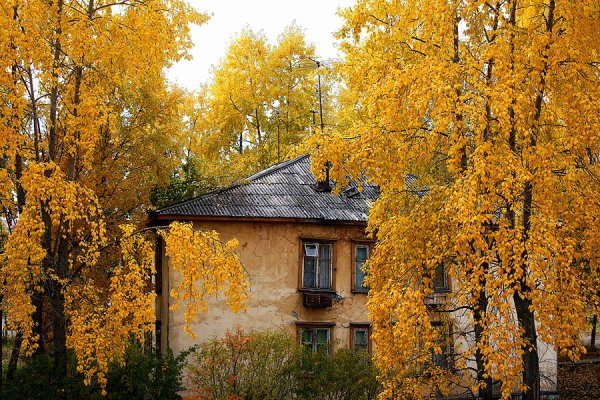 Старый дом осенью