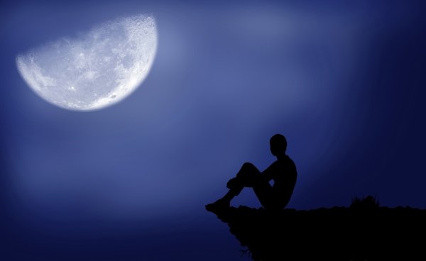Одинокий человек и Луна