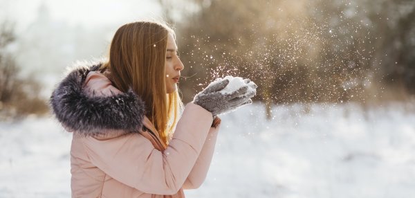 Дует на снег