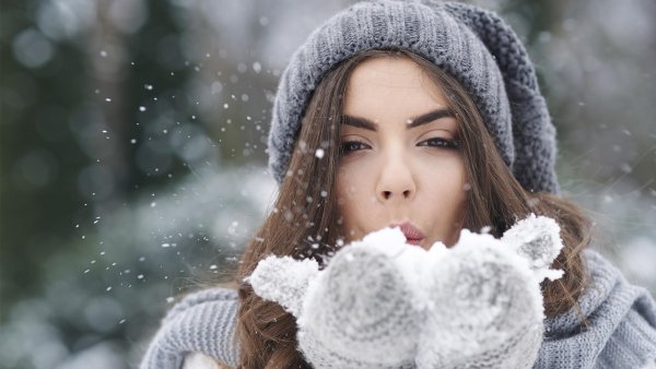 Красивые девушки зимой на улице