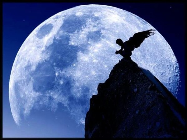 Ангел на Луне