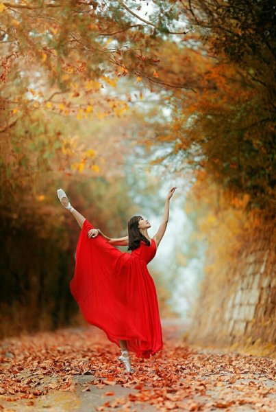 Танцовщица осень