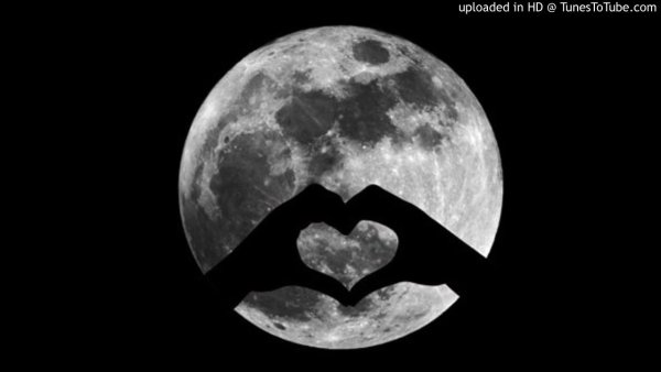 Луна с сердечком