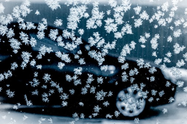 Снег летает