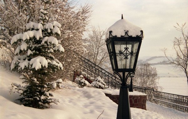 Уличный фонарь зимой