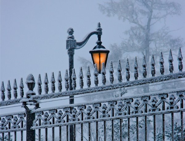 Фонари и ограды