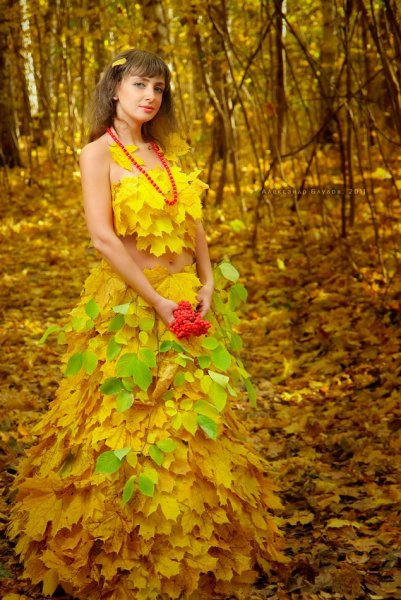 Платье из осенних листьев