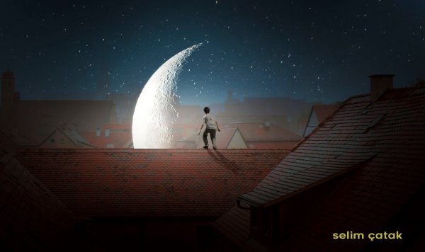 Луна над крышами