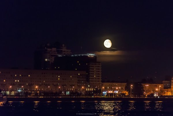 Ночной Питер Луна