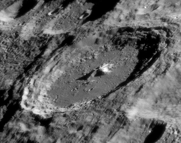 Лунный кратер Хаббл