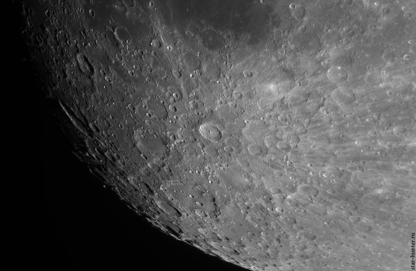 Акис (лунный кратер)