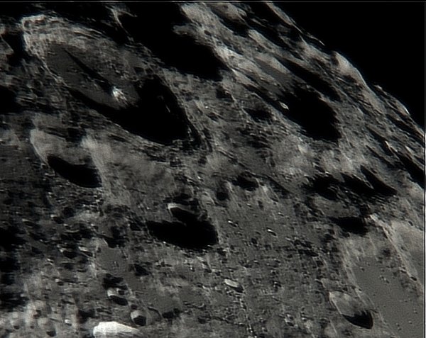 Кратеры Луны через телескоп