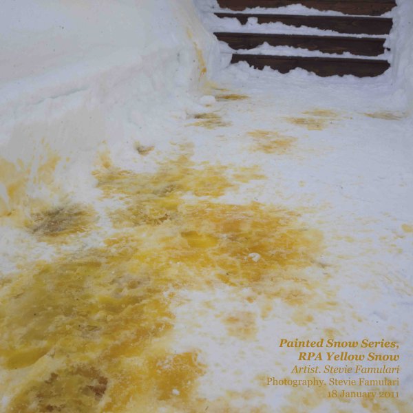 Моча на снегу