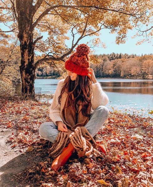 Девушка в плаще