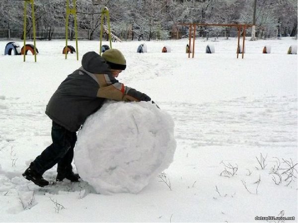 Большой комок снега