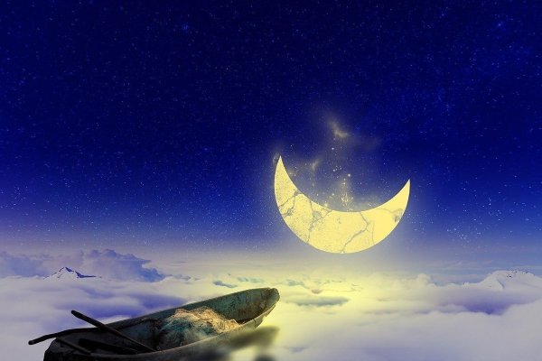 Желтый месяц на небе