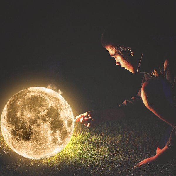 Упавшая Луна