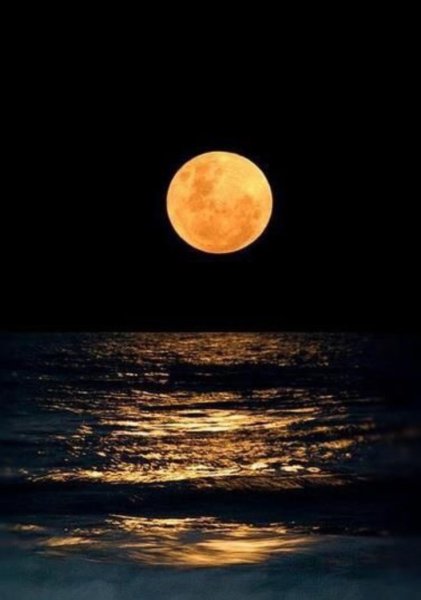 Огромная Луна