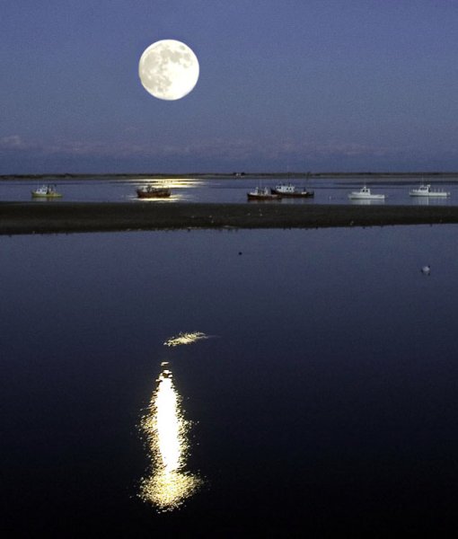 Луна красивый вид