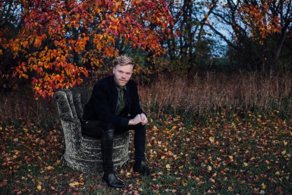 Осенняя фотосессия мужчины