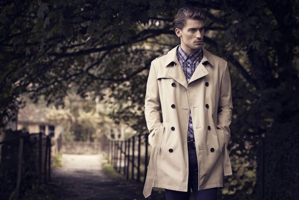 Мужчина в пальто