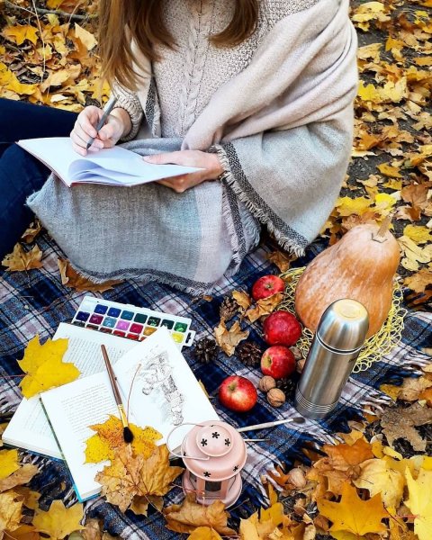 Осенняя фотосессия с книгой