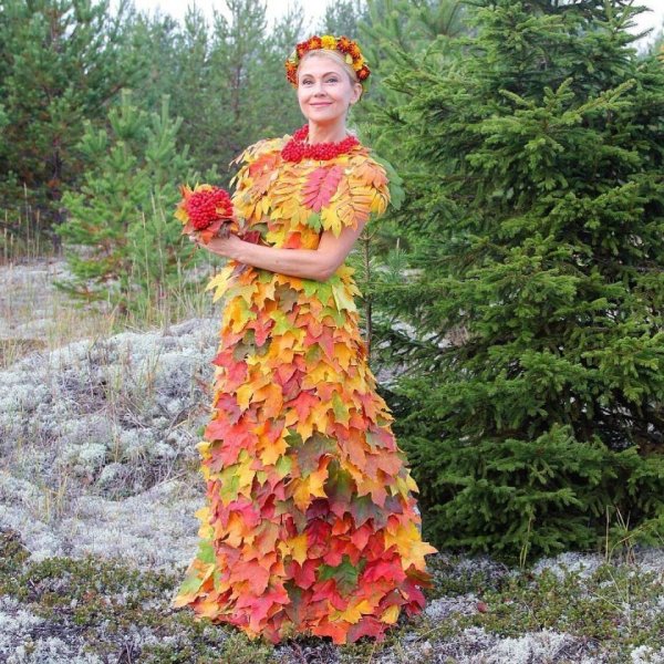 Наряд из природного материала