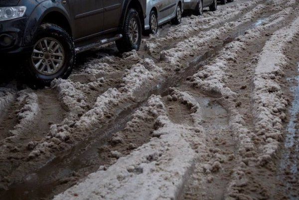 Снежная каша на дороге