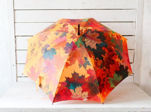 Зонт с кленовыми листьями