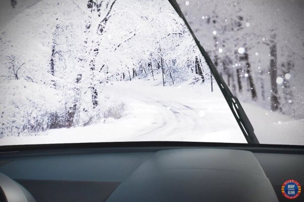 Снег из окна машины