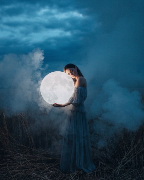 Полная Луна девушка