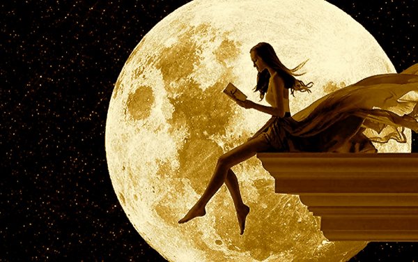 Девочка на фоне Луны