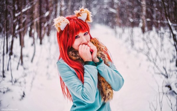 Рыжая девушка зимой