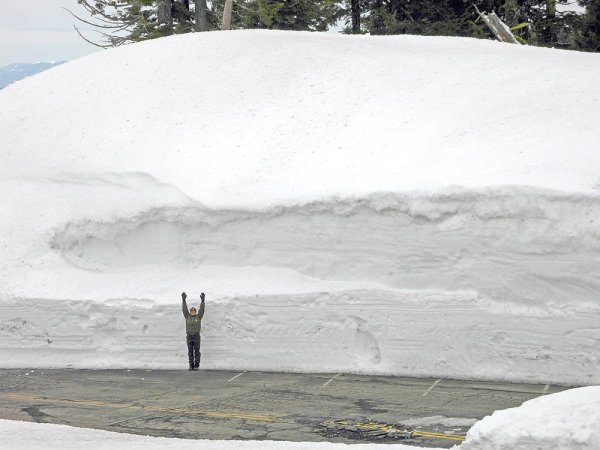 Много снега прикол