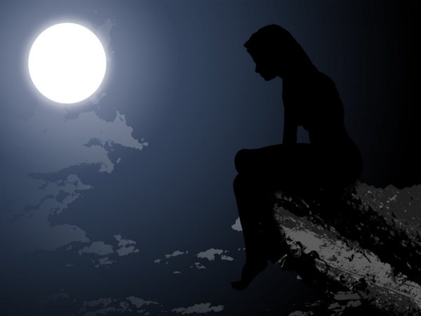 Лунная дорожка и девушка