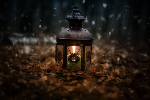 Фонарь на природе