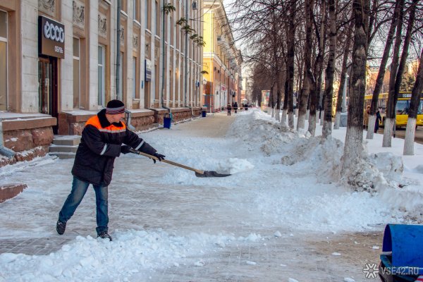 Дворник зимой