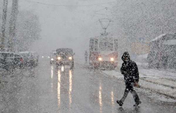 Мокрый снег в городе