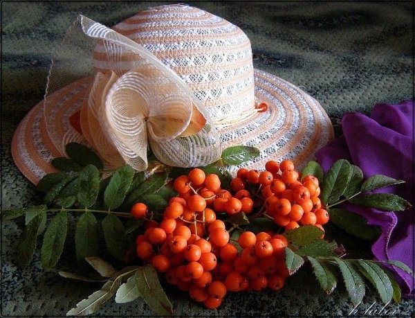 Шляпа с осенним декором