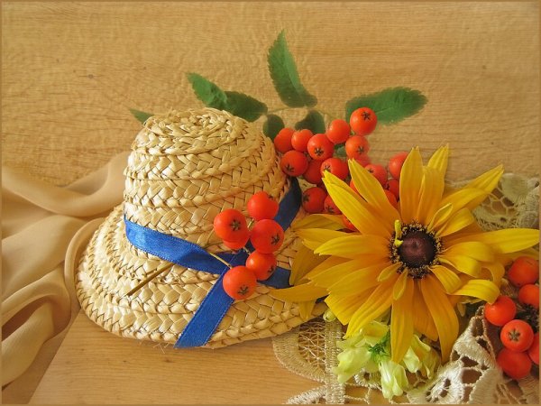 Осенняя соломенная шляпа