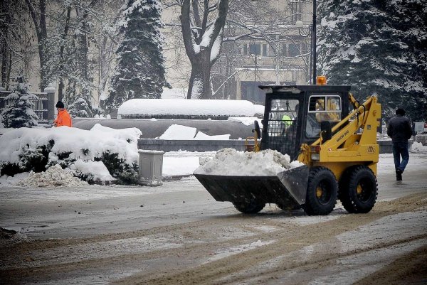 Уборка снега спецтехникой