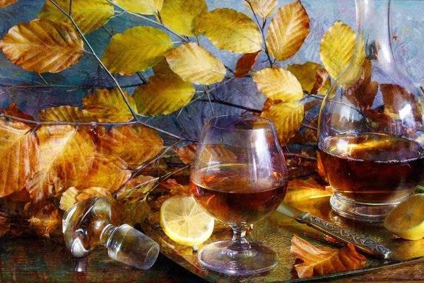 Бокал с осенними листьями