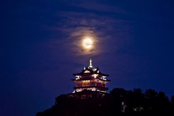 Праздник любования луной в Китае