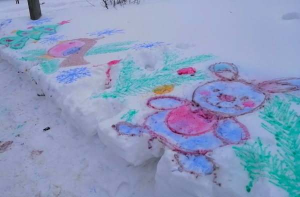 День цветных узоров на снегу