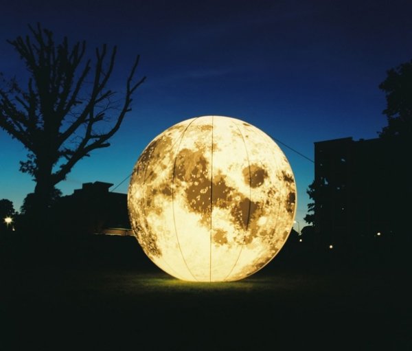 Арт объект светящийся шар