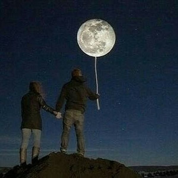 Мальчик дарит луну