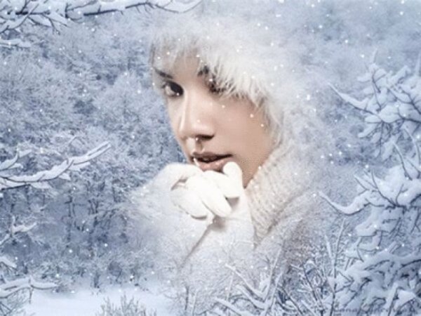 Снежная Королева дует снег