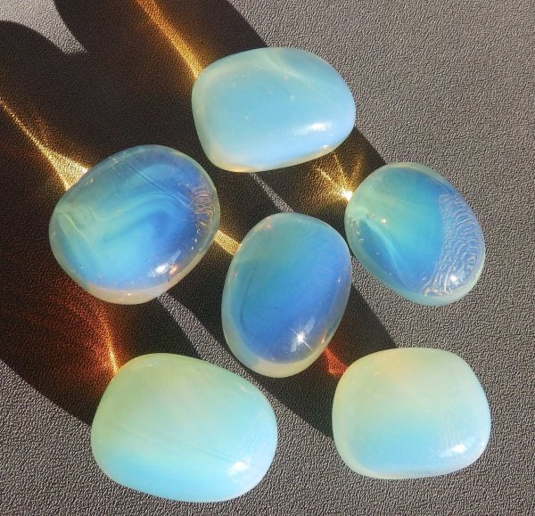 Адуляр камень