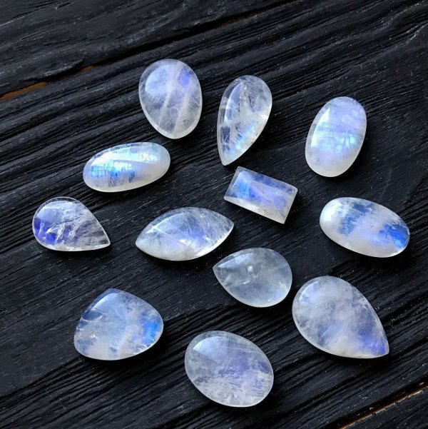 Лунный камень Беломорит Кристалл