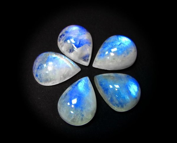 Лунный камень Беломорит Кристалл